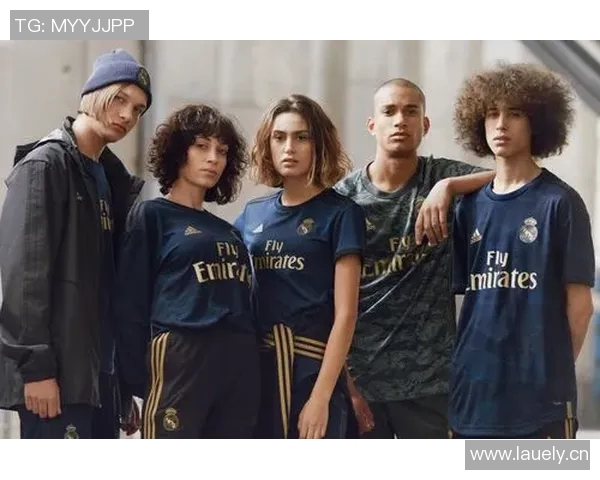 皇马官方宣布新赛季主场球衣设计，球迷疯狂抢购！
