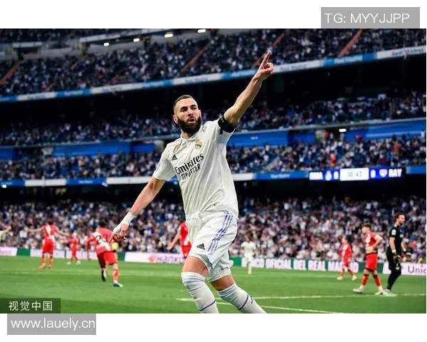 皇马主帅确认本泽马将继续留队:期待他在下赛季展现更大作用 皇马主帅确认本泽马将继续留队:期待他在下赛季展现更大作用