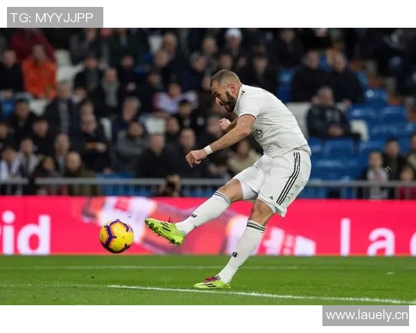 皇马主场憾平巴列卡诺,连续十场不胜遭遇媒体炮轰 皇马主场憾平巴列卡诺,连续十场不胜遭遇媒体炮轰