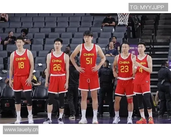 马刺大胜中国男篮,预演NBA新赛季开门红之战 马刺大胜中国男篮,预演NBA新赛季开门红之战