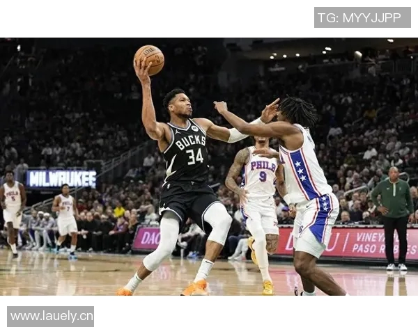 雄鹿对抗76人,字母哥获三双表现狂犬登顶 雄鹿对抗76人,字母哥获三双表现狂犬登顶