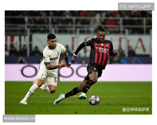 意甲联赛再现悬念！AC米兰击败尤文图斯，亚特兰大冲上榜首位置