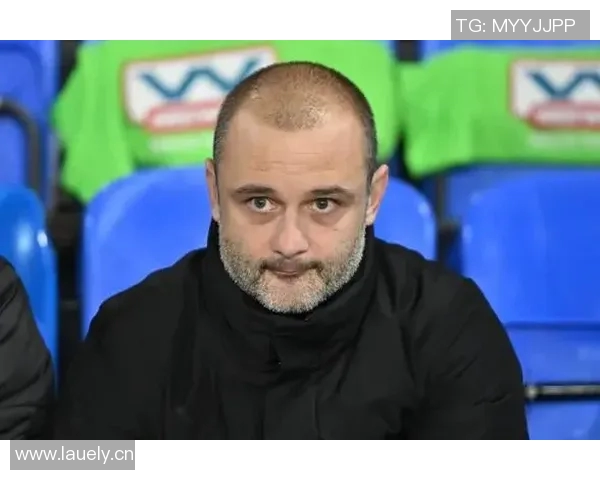 马德里竞技主帅因成绩不佳被解雇，球队寻找新的帅才